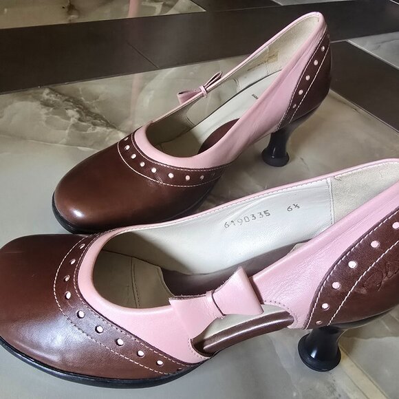 John fluvog 6.5 Tennessee brown w/ pink bow heals - Picture 1 of 3